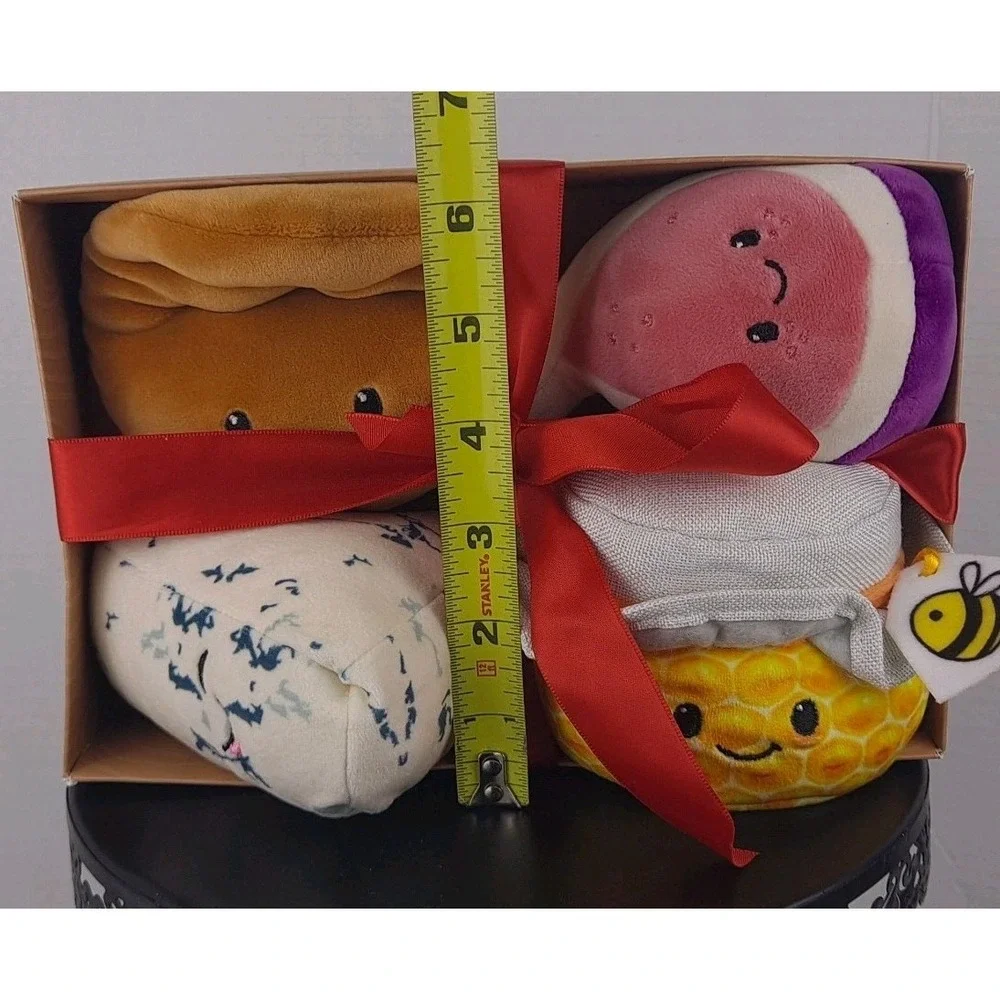 GIGGLESCAPE CHARCUTERIE BOX SET, FIG, BLUE CHEESE, HONEY‎ & CRACKER PLUSH New